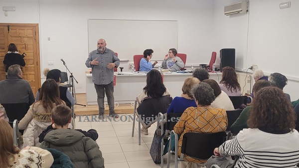 Félix Albo y Teresa Sans comparten un encuentro en la biblioteca Luis Rius con los lectores