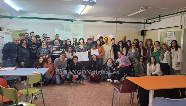 Nueva Luz de Tarancón y Afanion Castilla La Mancha reciben la recaudación de un proyecto denominado «Reto 5 €» realizado en el IES La Hontanilla de la localidad