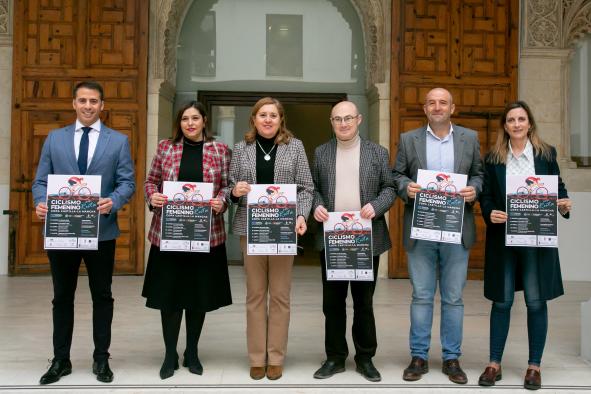 Castilla La Mancha impulsará una estrategia para incrementar el número de licencias femeninas en deportes donde su presencia es minoritaria