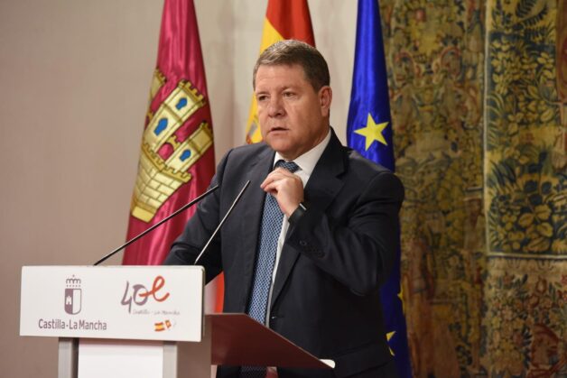 El presidente de Castilla-La Mancha blinda las condiciones laborales pactadas del personal funcionario docente no universitario