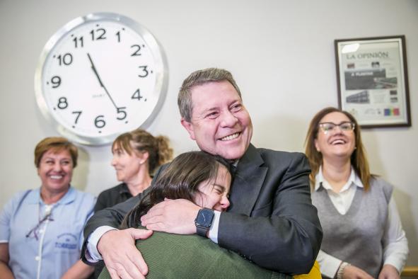 García-Page avanza un “enorme proyecto de digitalización” para 125.000 mayores y personas con discapacidad por valor de 7,6 millones de euros