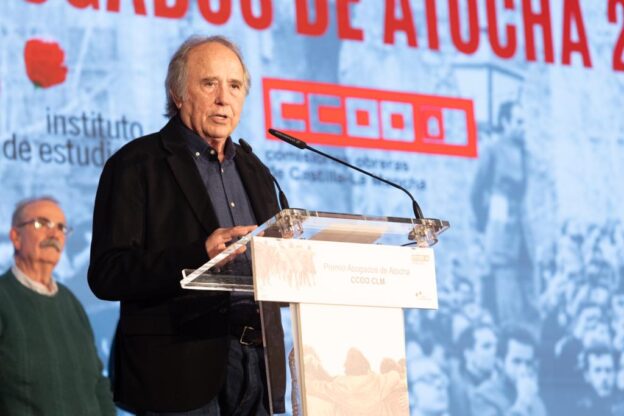 Serrat: “Al concederme el Premio Abogados de Atocha me habéis hecho uno de los vuestros”