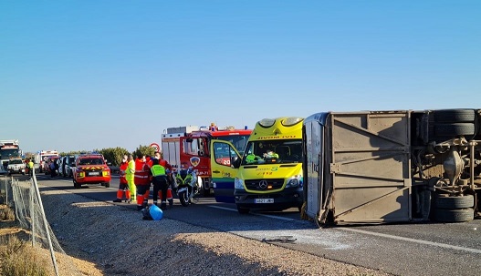 Vuelca un autobús en el que viajaban 22 menores y dos adultos de un club de baloncesto en Albacete