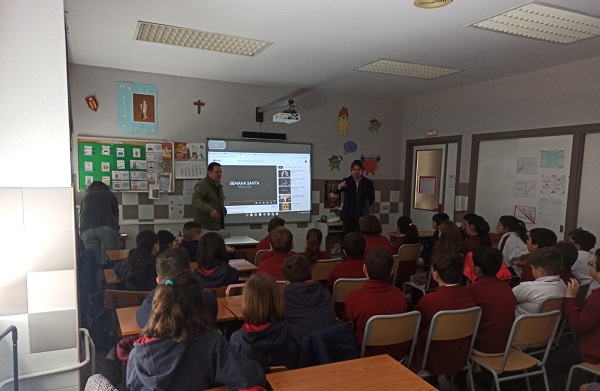 El colegio Ntra. Sra. de las Mercedes de Tarancón ha acogido hoy una charla sobre la Semana Santa de la localidad