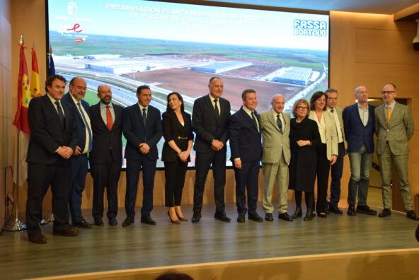 La empresa italiana Fassa Bortolo se presenta en Tarancón ante un nutrido grupo de autoridades y empresarios del sector de la construcción y financieros