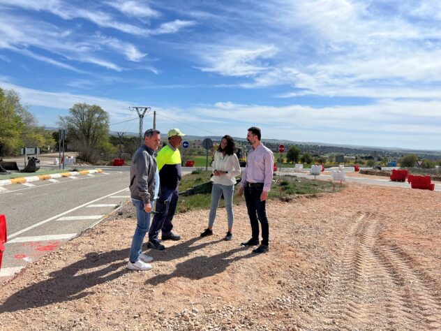 Inicio de las obras de remodelación de la CM-310 en la localidad de Saelices con un presupuesto de 200.000 euros.