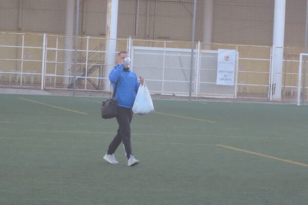 El entrenador del equipo Juvenil B de la EFB Jesús de la Ossa, Santiago Gutiérrez “Santi” o “Guti” como se le conocen confía en “que siga la racha” pero tiene claro que “el equipo esta hecho para seguir formando a los chavales, que no pierdan las ganas”.