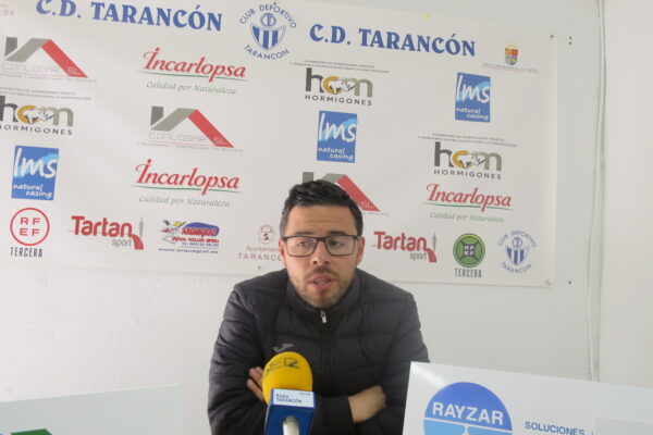Jorge Cañete, entrenador del CD Tarancon “No pensábamos encajar dos goles” y basa el segundo tiempo en “hemos tenido la paciencia y calma para llevar el balón de lado a lado”