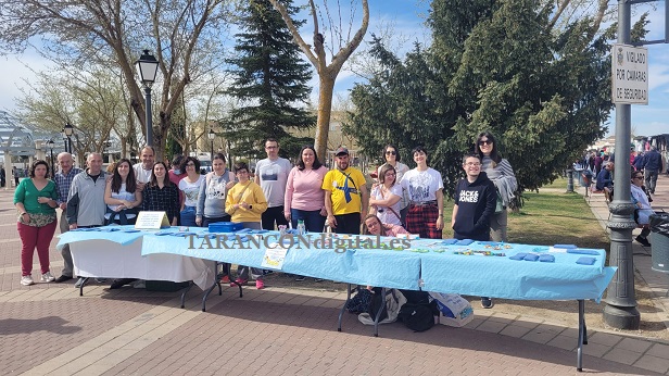 En el Mercadillo de Tarancón hoy puesto benéfico para recaudar fondos destinados al proyecto de accesibilidad cognitiva en la localidad