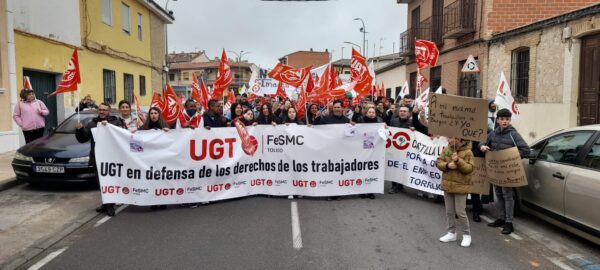 Decenas de personas se manifiestan en Torrijos para protestar por el cierre del operador logístico ID Logistic (Campofrío)