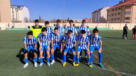 El líder del grupo V de la liga provincial de fútbol juvenil,   Ayuntamiento de Cobeja, visita al equipo B de la EFB Jesús de la Ossa, el sábado por la tarde