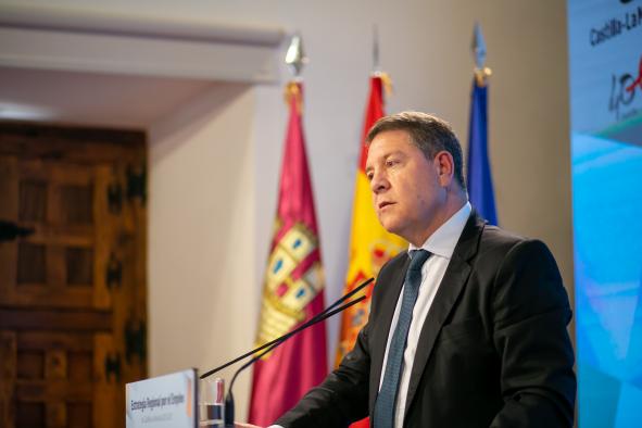 García-Page avanza la ampliación a “casi 3.000” del número de plazas consolidadas para los profesionales sanitarios contratados en pandemia