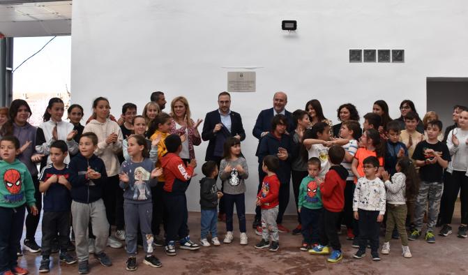 Martínez Guijarro valora “el trabajo constante” y la colaboración institucional para dotar de servicios a los vecinos de Graja de Iniesta