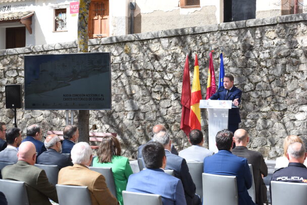 García-Page reconoce que la obra de la accesibilidad al casco histórico de Cuenca «va a influir en el PIB, riqueza y economía más de lo que la gente se imagina”