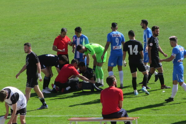 El CD Torrijos se encontró con la complacencia de Alexis Antonio Gallego (arbitro del partido) para romper el “sueño” blanquiazul de luchar por el play off