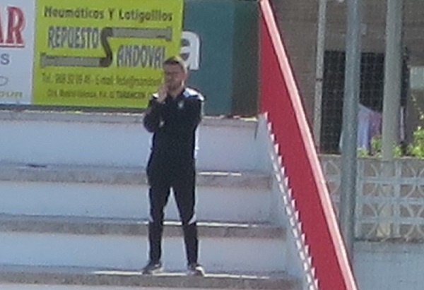 Para el entrenador de CD Tarancon, Jorge Cañete, la expulsión a los 15 minutos de Hito “Condiciona el partido” y destaca “el esfuerzo que del minuto º1 al 95 han hecho los jugadores”, criticando los “despropósitos arbitrales”
