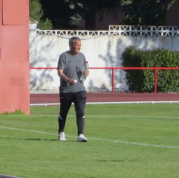 Javier Martínez, entrenador del equipo Juvenil de la EFB en la Liga Regional, tras la victoria ante el Sporting Cabanillas ·Hemos superiores salvo al principio que nos falto algo de velocidad”