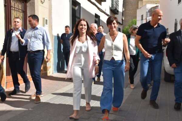 La candidata socialista Mayte Megía, arropada por la ministra Isabel Rodríguez, apuesta por “poner a Horcajo en el lugar que merece”