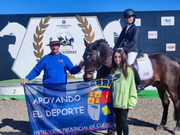 Cuatro podium para las dos amazonas del Equidepor Víctor Navarro en el Concurso de Doma Clásica del Centro Ecuestre “Las Cadenas”.
