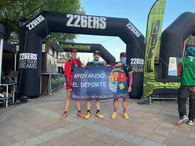 Los taranconeros Daniel Caballero, Jonás Cañete y Eduardo Collado acaban con éxito la maratón del Desafío Calar del Río Mundo.