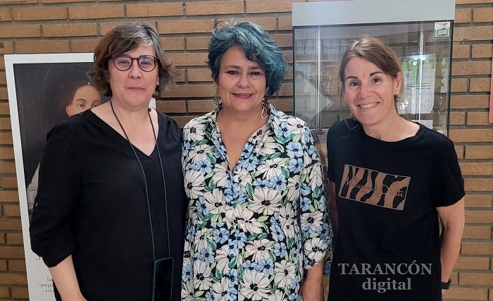 Carolina Rueda ha abierto esta tarde en Tarancón la programación en torno al Libro con una sesión de narración oral titulada «Gentes, caminos y sucesos»