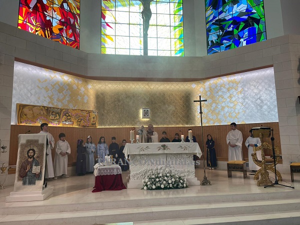 Los niños y niñas de varias cofradías de Tarancón protagonistas en la celebración de la Cena del Señor en San Víctor y Santa Corona