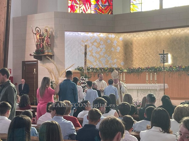 60 jóvenes de Tarancón, se han confirmado este domingo en la Parroquia de San Víctor y Santa Corona