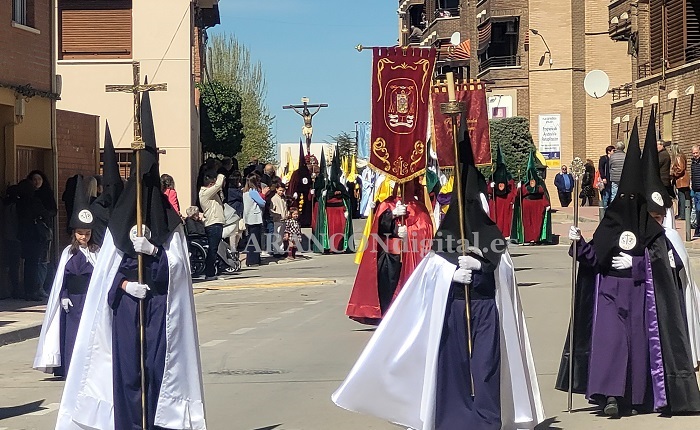 La procesión de las siete palabras recorre las calles del Barrio de San Víctor y Santa Corona en la matinal de este Viernes Santo