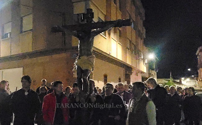 El Vía Crucis procesional en Tarancón, transcurre con la participación de decenas de fieles
