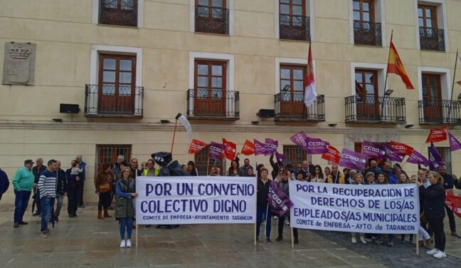La plantilla municipal del Ayuntamiento de Tarancón refuerza sus movilizaciones con la segunda concentración para exigir recuperación de derechos