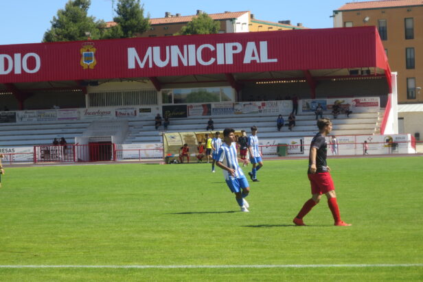 1-2 El  CD Ugena se llevó los tres puntos del Estadio Municipal de Tarancon, ante el equipo Juvenil de la EFB Jesús de la Ossa B, en la matinal del domingo