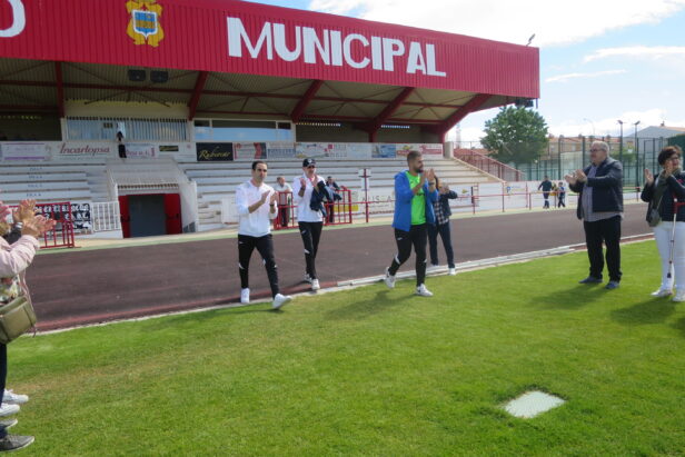 Forma tandem con Vicente Chaves, con quien apostó por el futbol 11 femenino en la EFB Jesús de la Ossa, Jaime de los Rios, segundo entrenador