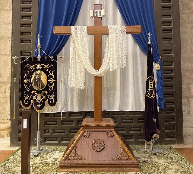 Con la llegada del mes de mayo la hdad. Ntro. Padre Jesús Nazareno de Tarancón ha colocado la Cruz en la Iglesia Ntra. Sra. de la Asunción
