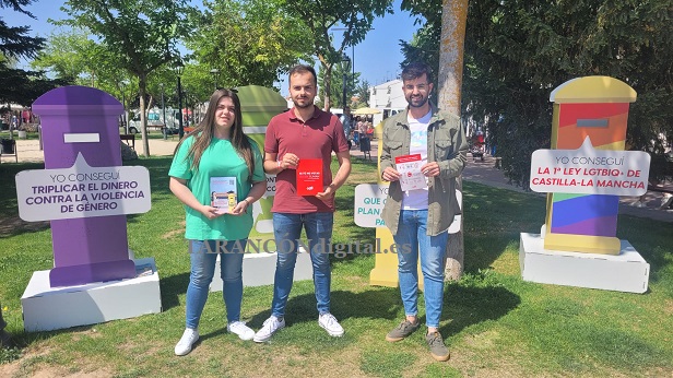 Juventudes Socialistas de Tarancón realizaba este jueves una campaña informativa sobre el voto por correo en el Mercadillo