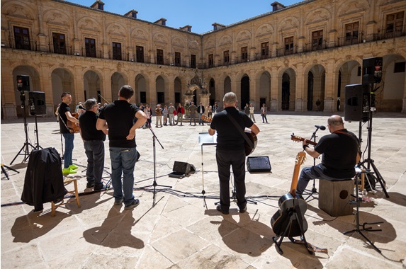 El Monasterio de Uclés protagonizó el brindis Día Vino D.O. Uclés