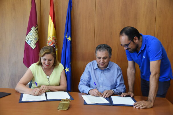 Alrededor de 300 alumnos con deficiencia visual grave se beneficiarán anualmente del nuevo convenio entre el Gobierno regional y la ONCE