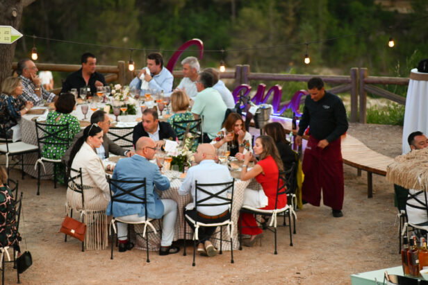 Lleno absoluto de la primera cena en lugares emblemáticos para celebrar la capital gastronómica 2023