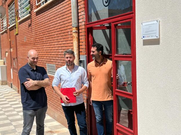El Gobierno regional remarca la importancia de conseguir la accesibilidad universal facilitando el acceso a sus viviendas a las personas con movilidad reducida