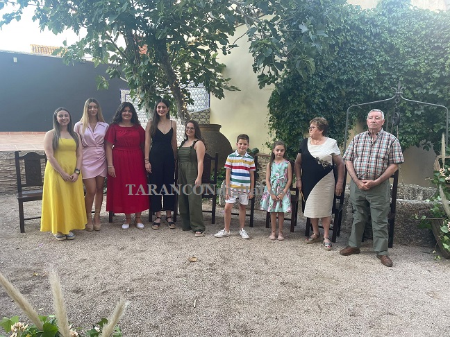 Presentada la Corte de Honor de las Fiestas 2023 en el patio de Casa Parada ante un gran número de familiares y amigos