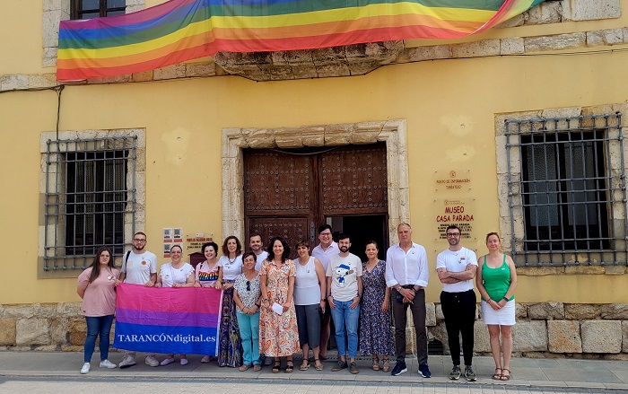 El Ayuntamiento de Tarancón se suma por primera vez a la lectura de un manifiesto en el Día Internacional del Orgullo LGTBI