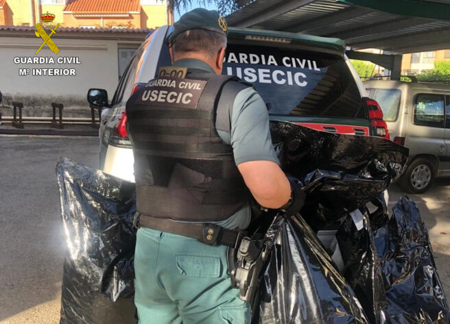 La Guardia Civil detiene a una persona por  un delito de tráfico de drogas