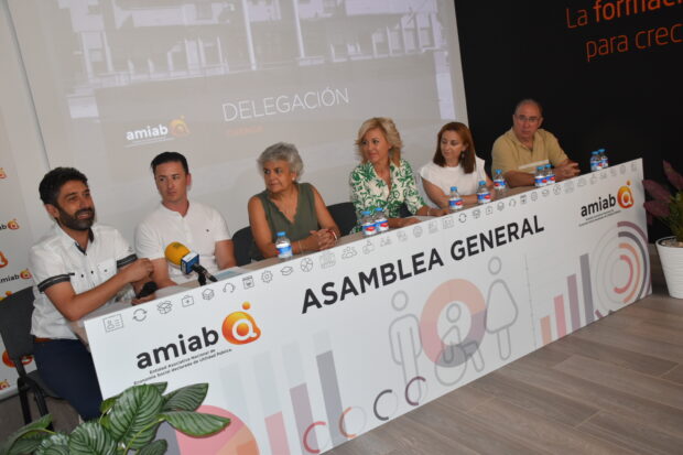 El Gobierno regional resalta el trabajo de AMIAB en la provincia de Cuenca en favor de las personas con discapacidad