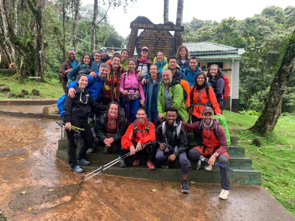 Dos endocrinólogas del SESCAM y un paciente con diabetes de Hellín participan en una expedición para alcanzar la cima del Kilimanjaro