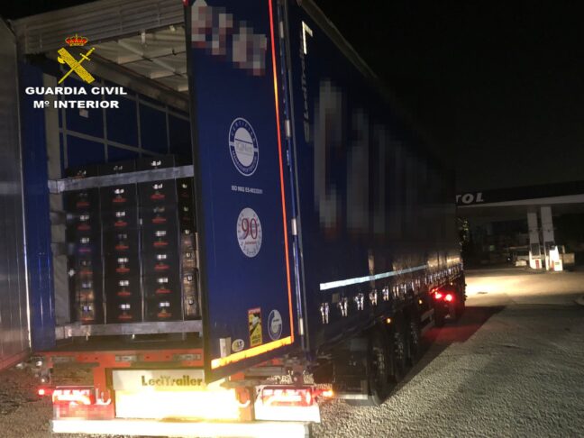 La Guardia Civil de Tráfico recupera dos camiones sustraídos, uno de ellos cargado con mercancía