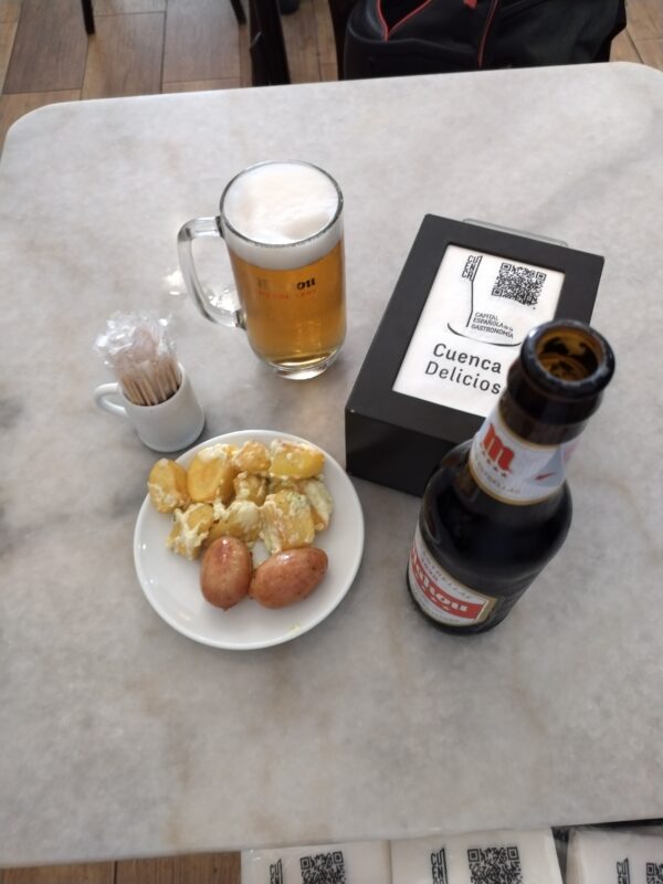 La Agrupación de Hostelería distribuye un millón de servilletas para visibilizar la celebración de la capital gastronómica