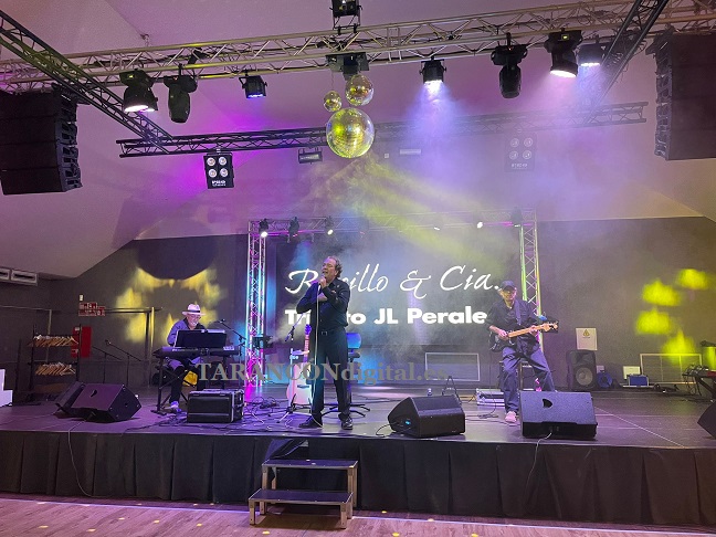 Rosillo y Cía ofrecían este viernes un fantástico concierto Tributo a JL Perales en la carpa del Rte. Essentia de Tarancón