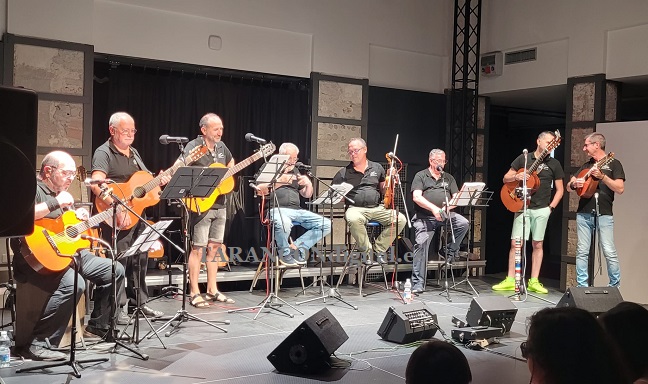 El concierto «Solsticio de Verano» del grupo local El Sotanillo abría la temporada estival en el Mercado de las Artes Luisa Sigea