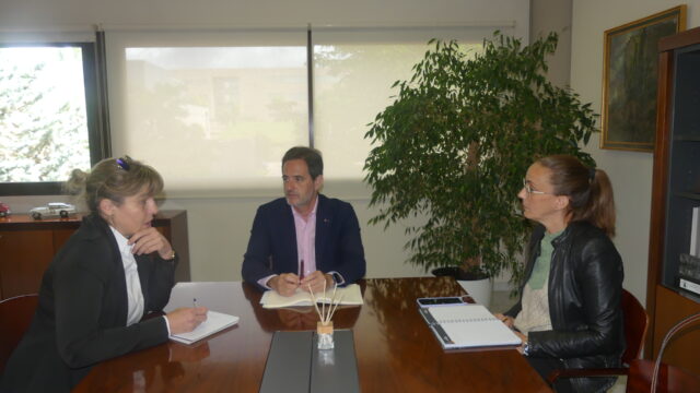 AMEP se interesa por los programas de la UCLM para acercar a los alumnos a la empresa en entornos rurales