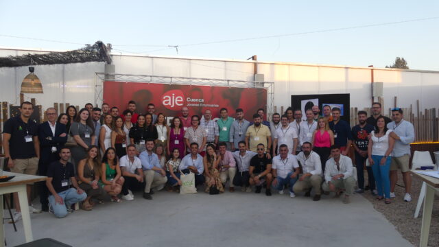 Medio centenar de empresas establecen contactos y dinamizan su actividad en el III afterword AJe Cuenca