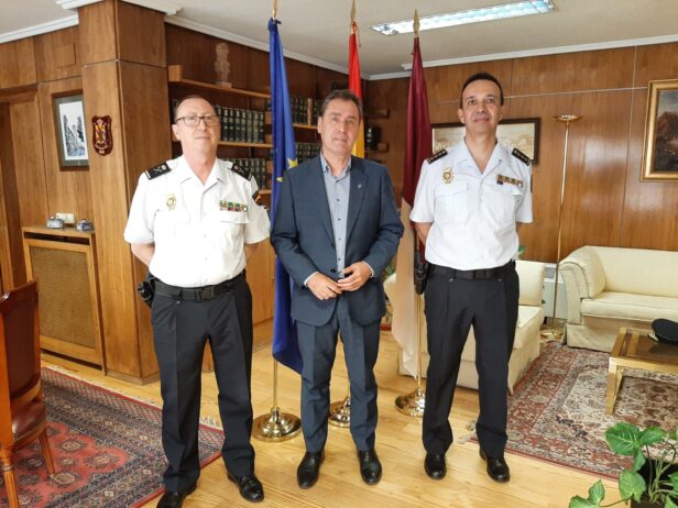 Tierraseca recibe al nuevo jefe regional de Operaciones de la Jefatura Superior de Policía en Castilla-La Mancha